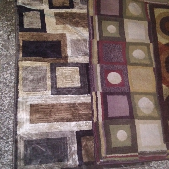 Rugs - Picture 2 of 4